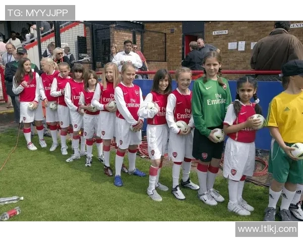 小球童与足球明星的梦幻邂逅与成长故事